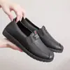 Zapatos de madre de cuero suave, suela suave, planos, resistentes al desgaste, impermeables, con lazo, zapatos de trabajo, grupo de compra de microempresa, venta al por mayor de una generación