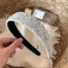 Faixa de cabelo de tecido vintage com um toque de luxo leve e de alta qualidade, adequada para lavar o rosto, faixa de cabelo feminina para sair, acessório de cabelo de coroa alta