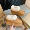 Botas de nieve cortas de moda para mujer, zapatos de felpa gruesos y forrados de vellón para invierno, nuevo estilo 2026, de suela gruesa, cálidos, slip-on de algodón