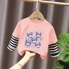 Camiseta de manga larga para niña, nuevo modelo primavera y otoño 2026, body falso de dos piezas para bebé, ropa infantil de algodón puro con rayas de dibujos animados