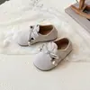 Zapatos de Cuero con Lazo para Niñas 2026 Nuevo Estilo Primavera y Otoño Zapatos Suaves de Suela para Niñas Pequeñas Zapatos de Princesa Versátiles a la Moda para Niños Pequeños