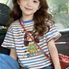 Camiseta de Algodão Puro de Manga Curta para Meninos e Meninas, Tamanhos Médio e Grande, Nova Coleção Verão 2026 Estilo Coreano Patchwork Listrado Gola Redonda Manga Curta