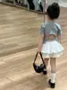 Roupas infantis coreanas de verão 2024 nova camiseta de manga curta para meninas com cintura exposta doce legal top saia de bolo personalizada calças