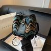 Bolso cubo popular de este año para mujer 2024 primavera y verano nuevo bolso de hombro casual de moda nicho mensajero para ir al trabajo