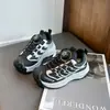 Tênis Casuais Respiráveis de Malha para Meninas 2026 Outono Novo Moda Infantil Versátil Solado Macio Tênis Esportivos Sapatos Individuais para Meninos