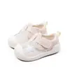 Nuevos zapatos casuales de malla transpirable para bebé en verano, para niños y niñas de 0 a 2 años, suelas de goma suave para bebé, antideslizantes, zapatos para gatear