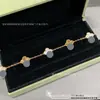Pulseira Fina de Flor em V com Trevo de Quatro Folhas Banhada a Ouro com Cinco Flores, Espessamente Banhada a Ouro 18K, Trevo de Quatro Folhas Natural de Madrepérola Branca Pulseira da Sorte