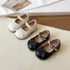 Zapatos Casuales de Princesa para Niñas, Nuevo Estilo Primavera/Verano 2026, Zapatos Negros de Cuero Lindos con Perlas y Moño para Niñas