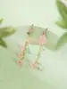 2026 Nuevo Estilo Caliente Flor de Lirio Aretes de Borla de Flor para Niña Cara Redonda Aretes Largos Ear Cuff Elegante