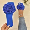 Nuevos zapatos de moda versátiles de talla grande para mujer, chanclas de verano de talla grande planas casuales con elegante diseño floral, modelo de comercio exterior