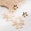 Brincos Pendentes Florais Estilo Férias Boêmio com Tecelagem Colorida de Ráfia e Design Vazado