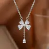 Collar de acero y titanio con doble anillo de amor para mujer, oro de 18 quilates, diseño de nicho de lujo ligero, sensación de elegancia, cadena de clavícula de celebridades de Internet, accesorios