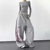 Pantalones de chándal grises de pierna ancha para mujer, nuevo estilo primavera/otoño 2026, pantalones deportivos con estampado de letras, pantalones casuales versátiles de moda para street dance