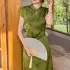 Vestido cheongsam largo de manga corta, estilo chino nuevo, jacquard verde, adelgazante e iluminador, para mujer, verano 2026