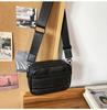 Bolsa Pequena Quadrada com Rebites Texturizados Bolsa de Ombro Masculina da Marca da Moda Versátil Casual Japonesa Transversal Estudante Pequena Bolsa para Celular