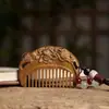 Peine de Masaje Meridianos Tallado de Sándalo Verde, Artesanía de Madera para Mujeres, Peine de Bolsillo Portátil Estilo Antiguo, Colgante de Paisaje, Accesorio para Bolso