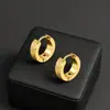 Anel Simples de Personalidade Novos Brincos com Design Sense para Público Pequeno Estilo Ins Europeu Americano Aço Inoxidável Ornamentos de Orelha com Senso de Alta Qualidade