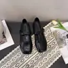 Zapatos Mary Jane retro en forma de T, nueva versión coreana para el verano 2026, puntera cuadrada, boca poco profunda, suela plana, zapatos para trabajar y para ir al trabajo.