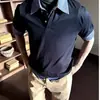 Camiseta de alta gama estilo americano, falsa de dos piezas, con estampado de cuadros y retazos, cuello polo, manga corta para hombre, estilo universitario de verano, cuello solapa, manga corta