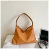 Bolsa popular de um ombro feminina grande capacidade novo estilo 2026 versátil bolsa de um ombro e transversal textura moderna bolsa de balde simples