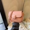 Bolsa quadrada pequena retrô bolsa feminina 2024 Novo estilo bolsa mensageiro moda transfronteiriça bolsa de ombro portátil bolsa de cor sólida nicho