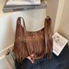 Bolso de Hombro Cruzado para Mujer de Mezclilla Gamuza Estilo Prairie Mongol con Borlas Vintage, Gran Capacidad, Casual, Versátil, Remaches, Moderno