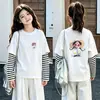 Camiseta de manga larga de algodón puro para niñas, top base elegante y moderno para niños, adecuada para primavera y otoño de 2026, con un diseño de imitación de dos piezas