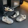 Zapatillas infantiles 2026 primavera y otoño nuevo estilo, zapatos casuales de moda para niños y niñas, zapatillas versátiles de moda estilo coreano, zapatos para exteriores