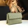 Design de Nicho 2026 Nova Moda Bolsa de Ombro Trançada Bolsa de Mão de Couro Genuíno Feminina Bolsa Tote Transversal para Mães de Meia-Idade