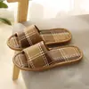 Novas sandálias de palha de rattan com trama de bambu para homens e mulheres casais casa primavera e verão chinelos internos e externos chinelos de linho atacado
