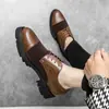 Zapatos de Cuero de Moda para Hombre Gama Alta Casual de Negocios Estilo Británico Negro Tres Ojales Suela Gruesa Aumento Oculto de Altura Zapatos de Cuero Brogue