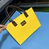 Bolsa de fieltro con bloques de color lista para enviar, Bolsa de mano tipo tote para commuting, portátil, de gran capacidad, Bolso tote de fieltro moderno, Logo personalizable, Bolso tote pequeño de fieltro