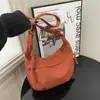 Moda transfronteriza bolso cruzado simple 2026 nuevo casual personalizado bolso de hombro gran capacidad deportivo ligero bolso tipo dumpling