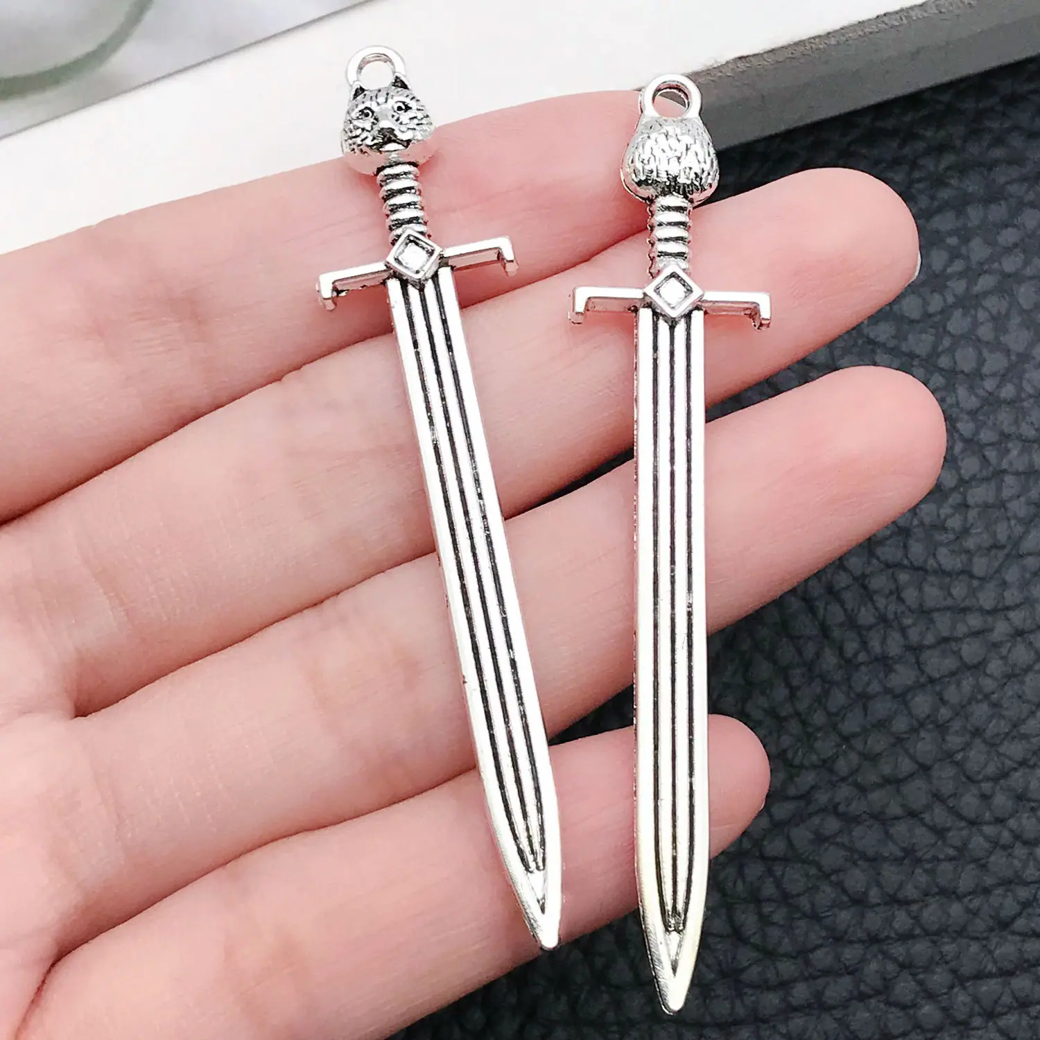 8113-古银猫头到剑15x66mm-锌合金-3.9g