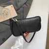 Bolso de Hombro Retro Versátil de Color Sólido para Mujer, Adecuado para el Trayecto Diario, Bolso de Hombro Casual de Alta Gama con un Ambiente Sofisticado y Moderno
