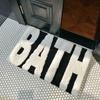 Alfombra de Piso Absorbente con Letras Simples en Blanco y Negro, con Textura de Felpa y Borlas, Alfombra de Baño para Piso de Baño, Manta para Mesita de Noche de Dormitorio, Alfombra Antideslizante