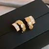 Pendientes de Plata Recubiertos de Oro Real de 18K con Aguja de Plata, Doble Capa de Nácar con Forma de C, Pendientes de Lujo Ligero de Gama Alta, Accesorios para Orejas Versátiles Simples de Nicho