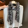 Lenço fino plissado com estampa de leopardo retrô estilo americano para mulheres, início do outono de 2026, xale longo estilo vintage, moderno