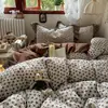 Juego de Cuatro Piezas de Sábanas Ajustables y Fundas de Edredón con Estampado Retro Estilo Bosque y Encaje Floral Pequeño, Comercio al por Mayor de Ropa de Cama Retro