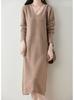 Elegante Vestido Básico de Lana con Cuello en V Estilo Commuter para Mujer Otoño e Invierno Largo con Abertura Lateral Nuevo Color Sólido Vestido Base