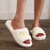 Pantuflas de una palabra bordadas Mao Mao para mujer, comercio exterior, pantuflas ultraligeras, pantuflas cálidas de algodón, pantuflas para las cuatro estaciones, pantuflas de otoño e invierno