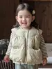 [Personalizado] Roupa de inverno estilo coreano para bebês meninas: colete matelassê super fofo, calça de fleece com estampa de leopardo e um conjunto quente de três peças