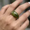 Anel de dedo indicador estilo dopamina cor de doce minimalista transfronteiriço, elegante e luxuoso com um toque de alta qualidade, anel de resina translúcida