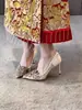 2026 Novo Modelo Novo Estilo Chinês Renda Strass Salto Alto para Mulheres, Bico Fino, Salto Fino, Sapatos de Casamento Confortáveis, Sapatos de Salto Único de Uso Duplo
