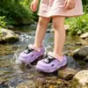 Tamancos infantis de EVA sem odor, com biqueira fechada, sola macia, antiderrapantes, para idades de 3 a 8 anos, design de desenho animado de verão