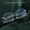 Armazón medio de titanio puro 8185 para mujer estilo ojo de gato ultraligero titanio pluma retro estilo de negocios Shenzhen galvanizado fabricante de gafas Danyang
