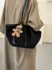 Bolsa tote grande plissada retrô de outono e inverno para mulheres, nova bolsa tote versátil para o dia a dia 2026, bolsa de ombro em camurça fosca, bolsa de axila