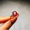 Anillo de Zirconia Roja Garnet de Alto Quilate de Venta Caliente en Transmisión en Vivo para Mujer, Diseño Minimalista de Lujo Hueco Anillo Abierto de Diamante 9x11mm