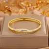 Nova Pulseira Elegante de Aço Inoxidável em Formato de Lábios com Diamantes para Mulheres, Design de Nicho de Alta Qualidade com Padrão da Grande Muralha Finamente Gravado