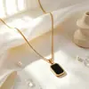 Colar Pingente Quadrado Preto Simples e Estiloso Design Dupla Face Geométrico Toque de Alto Padrão Versátil Corrente para Clavícula Aço Titânio Não Desbota
